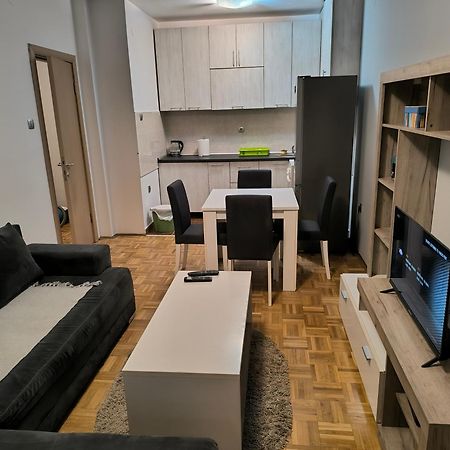 Oaza Mira + Free Parking Appartement Novi Sad Buitenkant foto