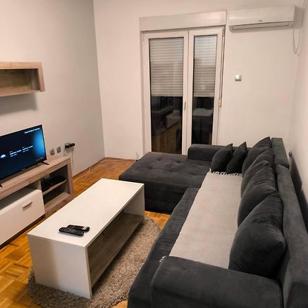 Oaza Mira + Free Parking Appartement Novi Sad Buitenkant foto