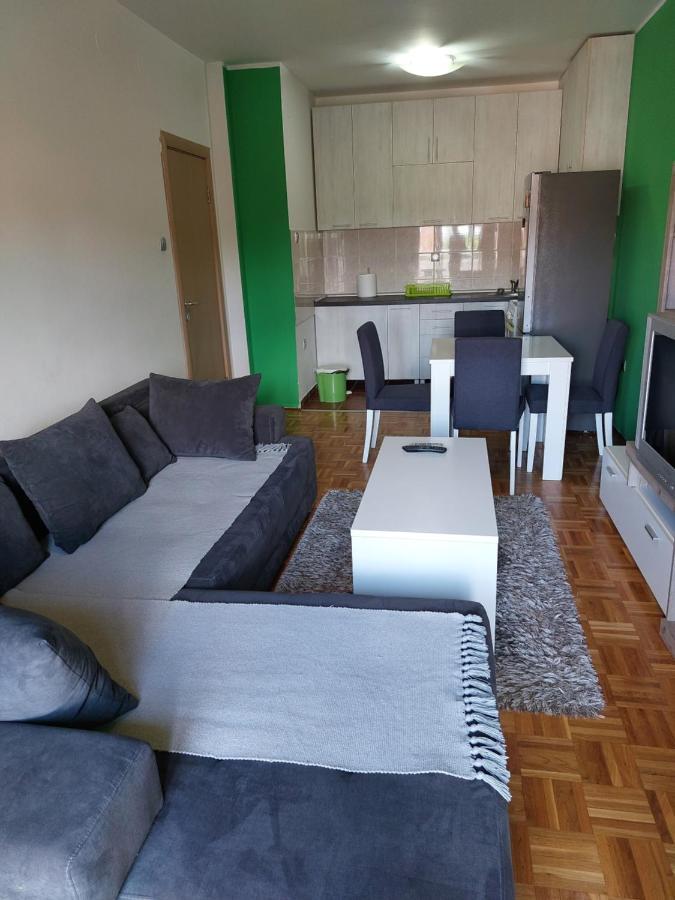 Oaza Mira + Free Parking Appartement Novi Sad Buitenkant foto