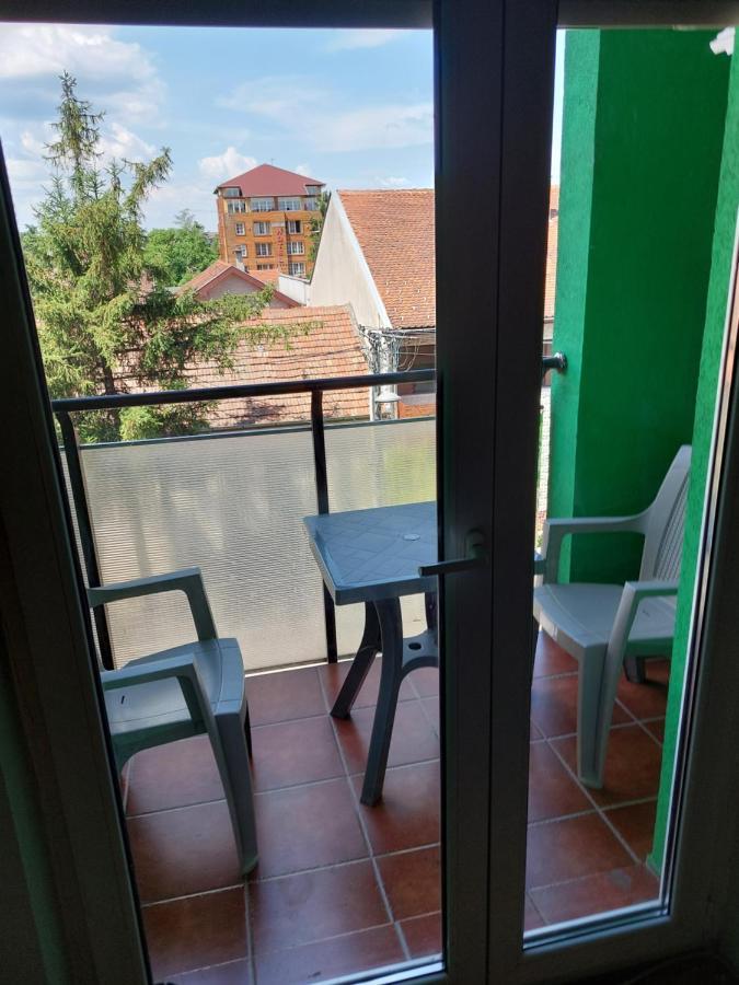 Oaza Mira + Free Parking Appartement Novi Sad Buitenkant foto