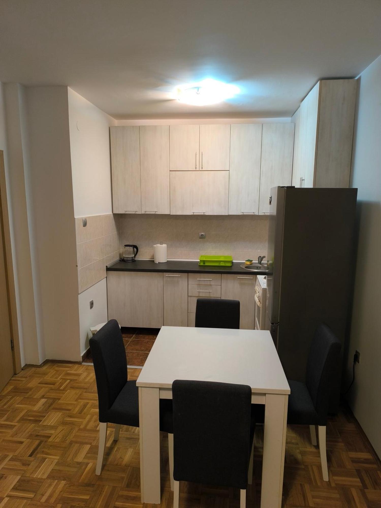 Oaza Mira + Free Parking Appartement Novi Sad Buitenkant foto