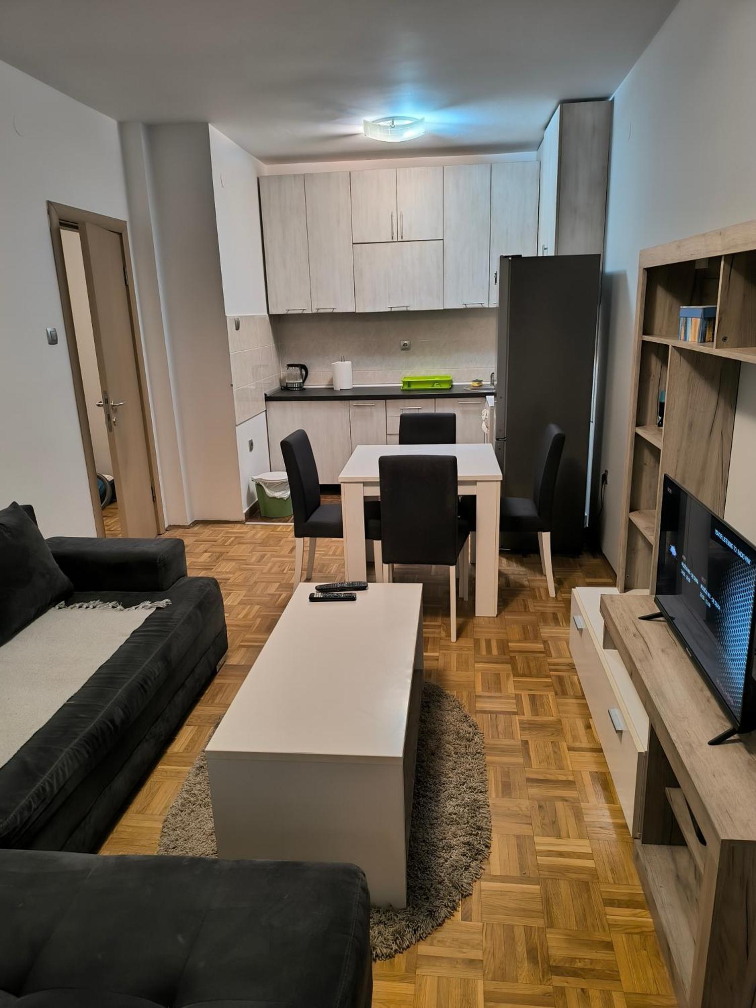 Oaza Mira + Free Parking Appartement Novi Sad Buitenkant foto